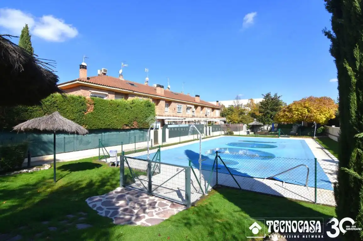 Casa adosada en venta en Centro