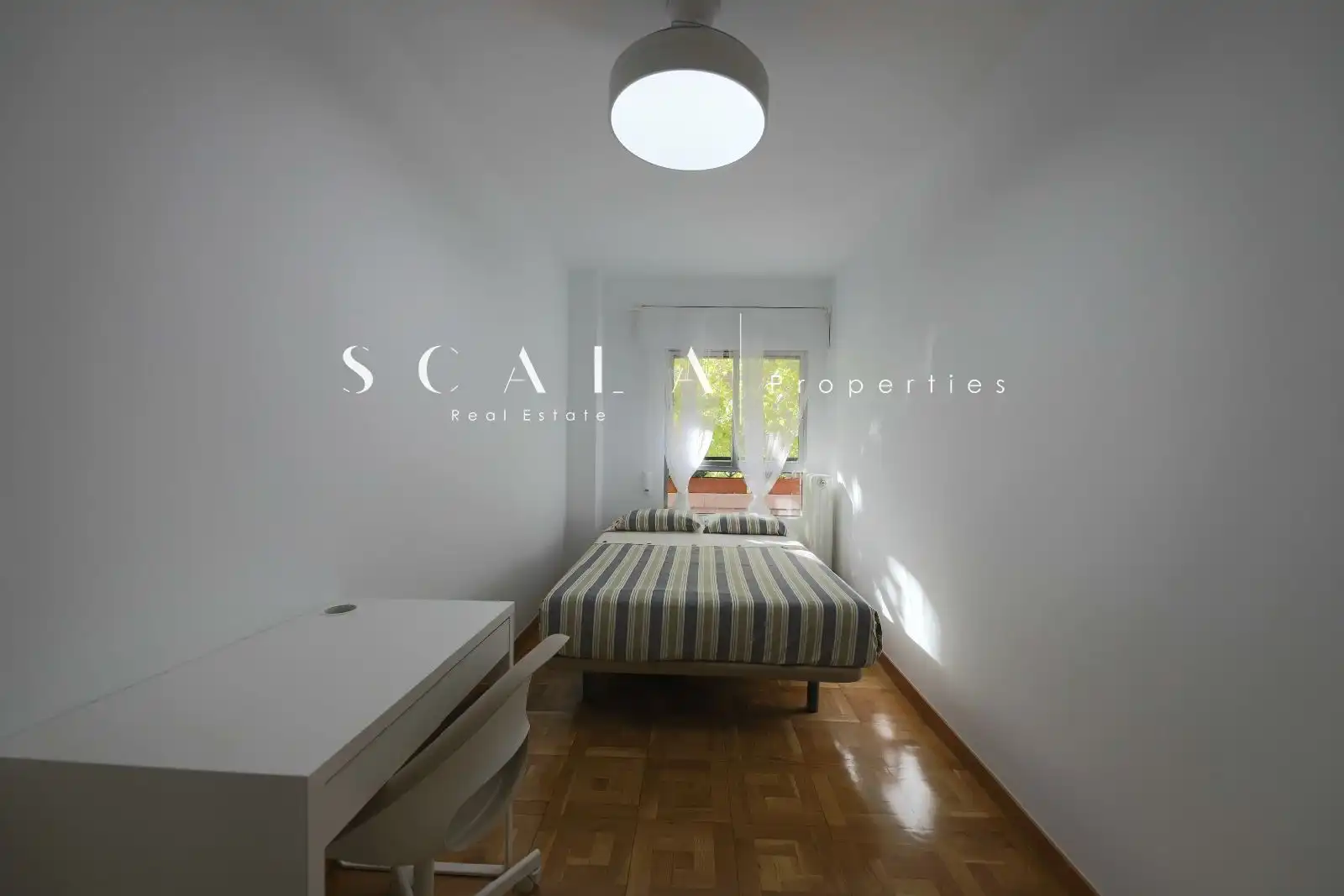 Bedroom of Flat for rent in Madrid  with Air Conditioner, Heating and Terrace