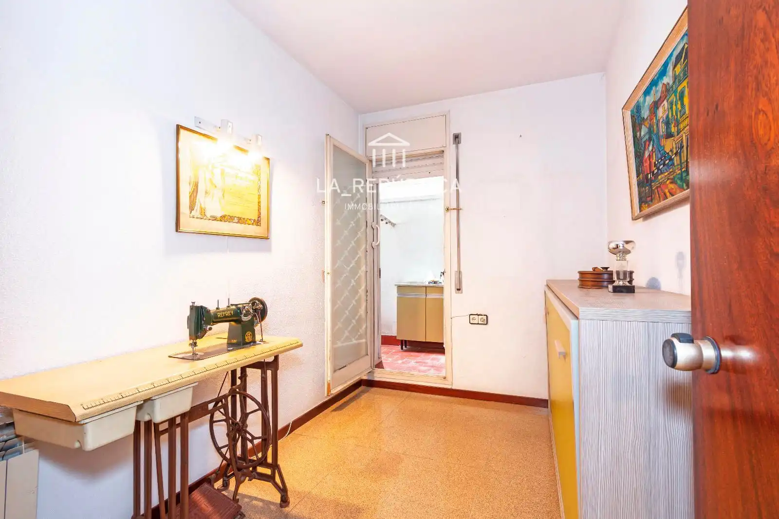 Vista exterior de Piso en venta en Barcelona con Calefacción, Terraza y Horno