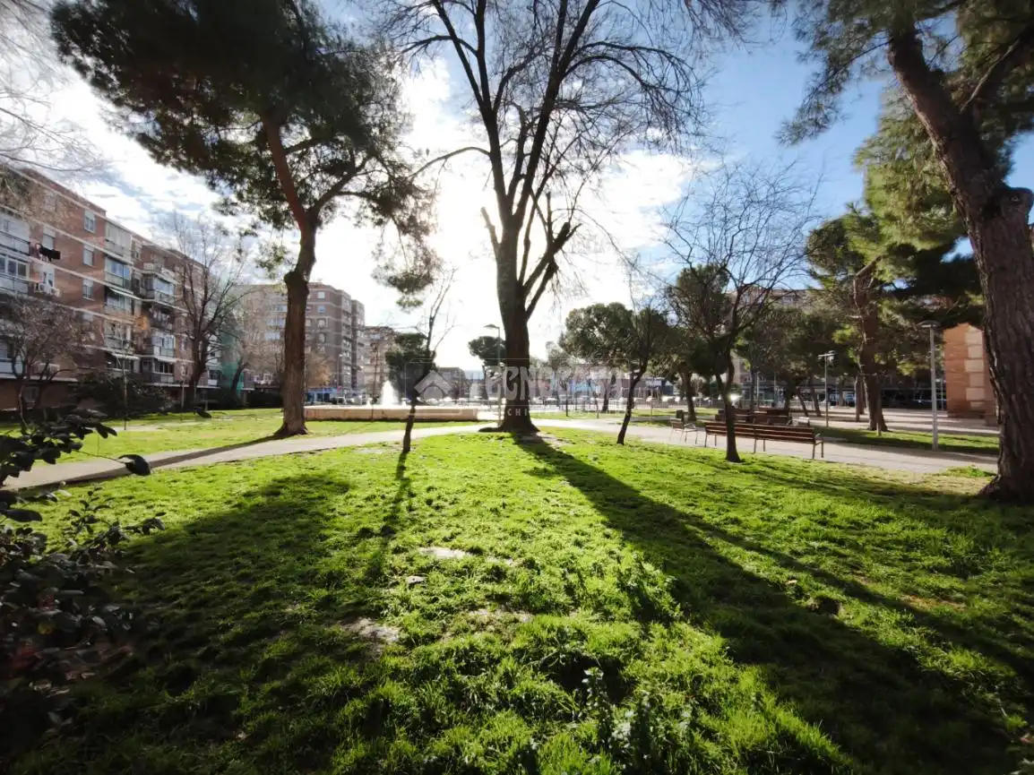Vista exterior de Piso en venta en Alcalá de Henares con Terraza