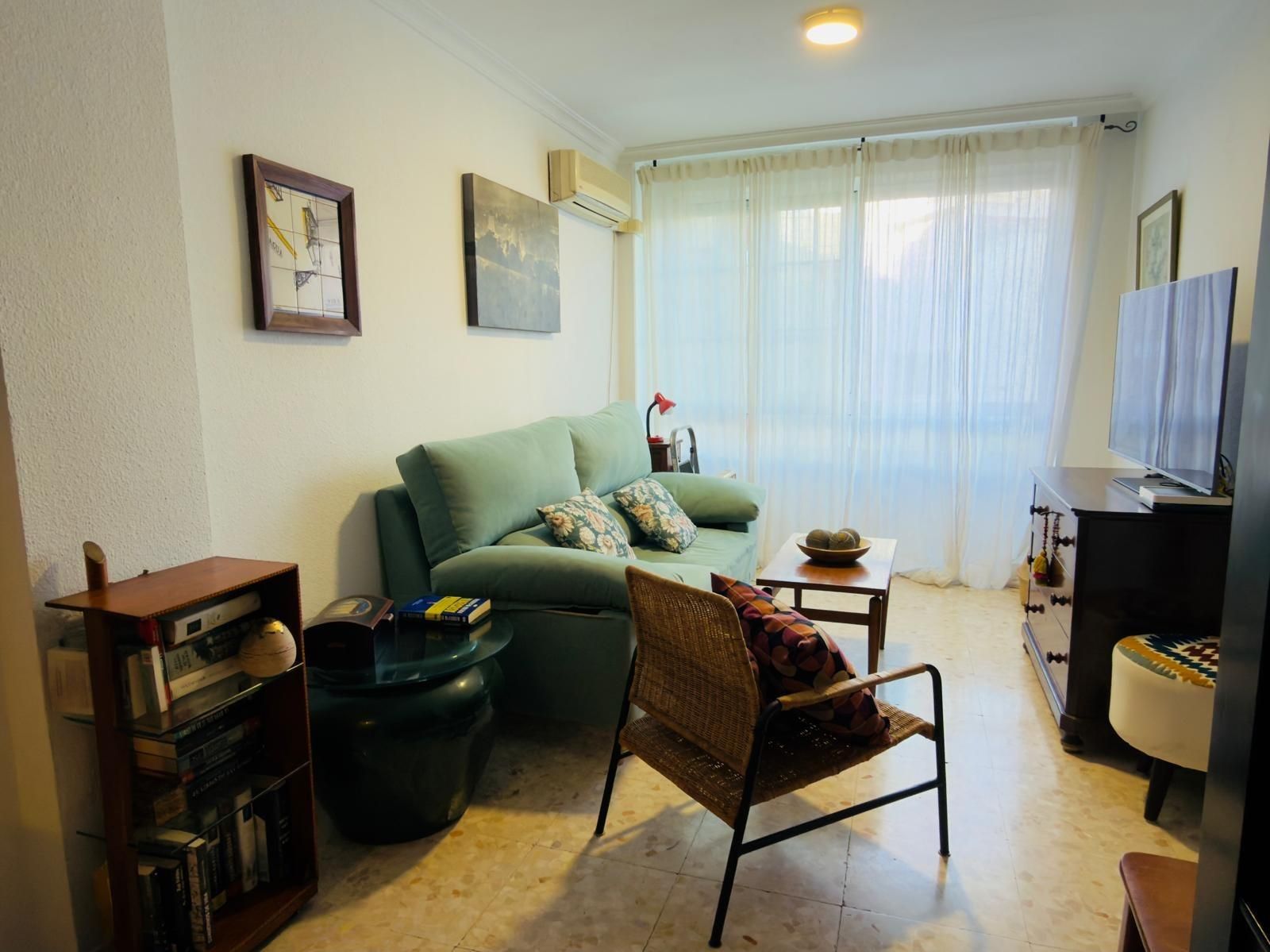 Sala de estar de Piso en venta en  Sevilla Capital