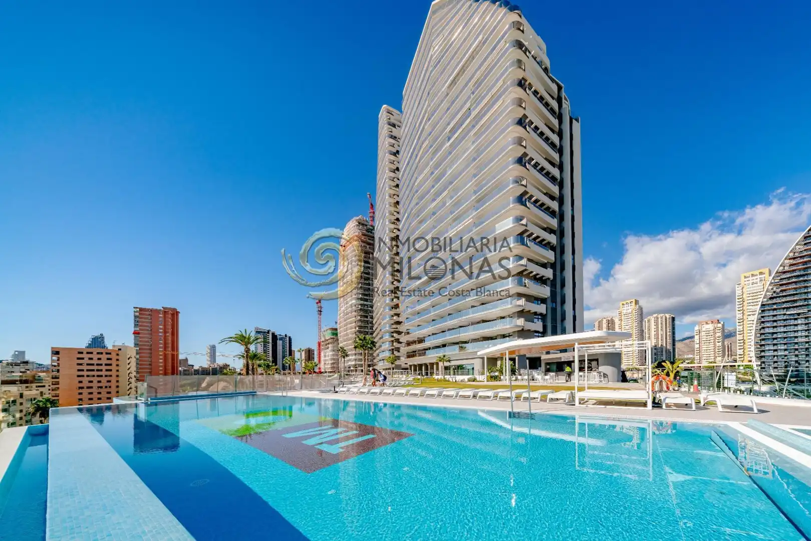 Piscina de Apartament en venda en Benidorm amb Aire condicionat, Terrassa i Traster