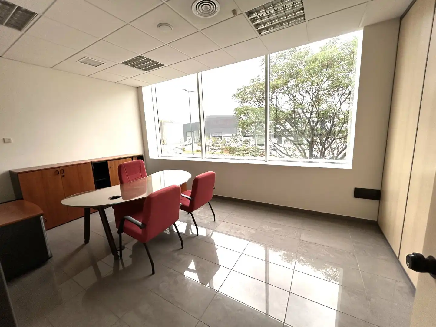 Büro zur Miete in Málaga mit Klimaanlage, Heizung und Terrasse