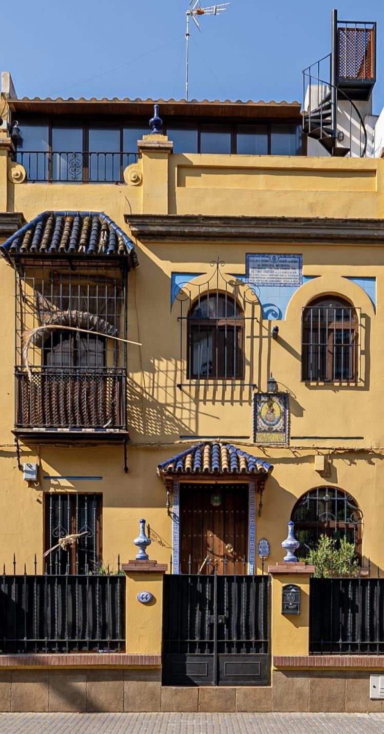 Exterior view of House or chalet for sale in  Sevilla Capital  with Air Conditioner, Heating and Terrace