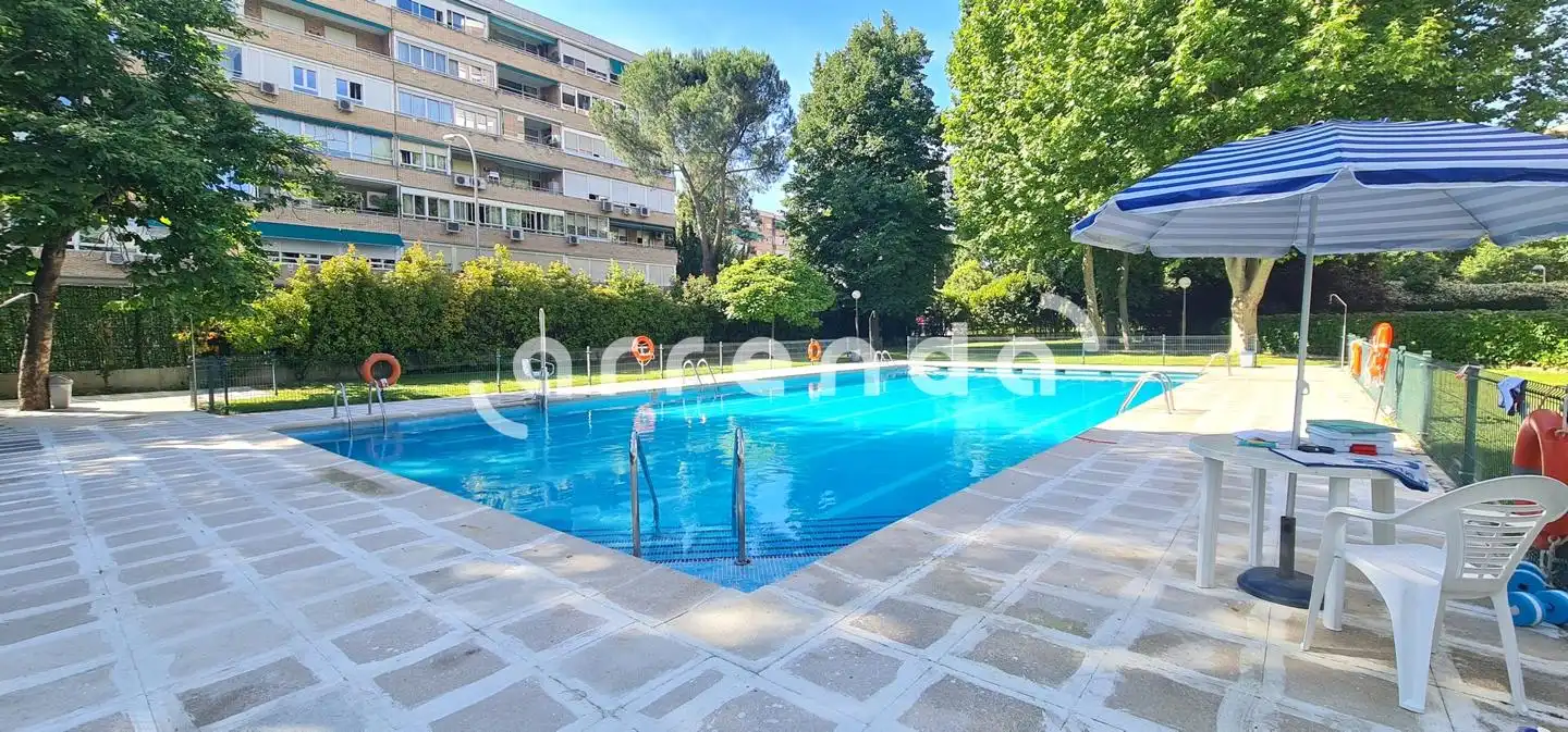 Schwimmbecken von Wohnung zur Miete in Madrid mit Terrasse und Gemeinschaftspool
