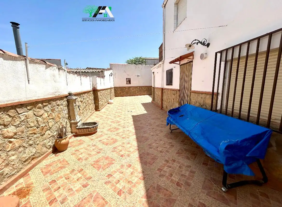 Vista exterior de Casa o xalet en venda en Ibros amb Balcó
