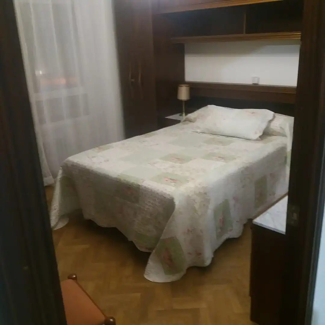 Dormitori de Pis en venda en Gijón  amb Calefacció, Parquet i Traster