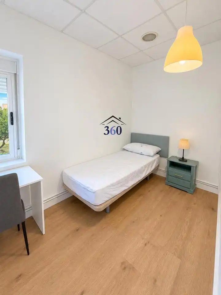 Ground floor for rent in Calle Antonio Reyes Huertas, Centro