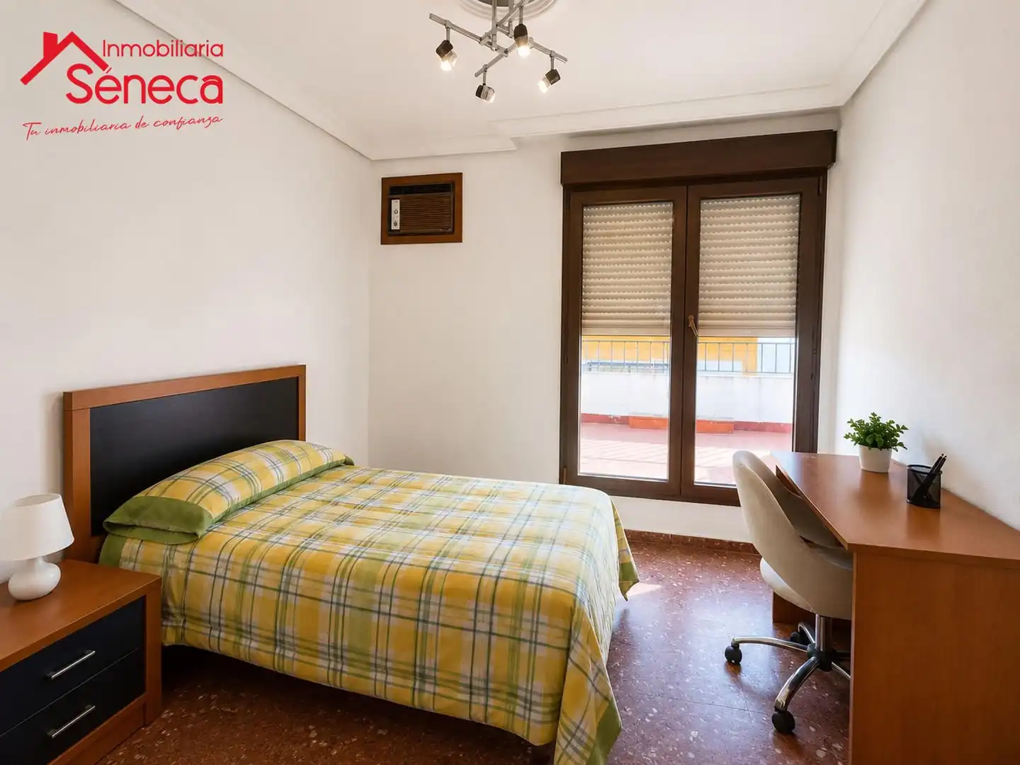 Schlafzimmer von Dachboden zum Verkauf in Córdoba mit Klimaanlage, Heizung und Abstellraum