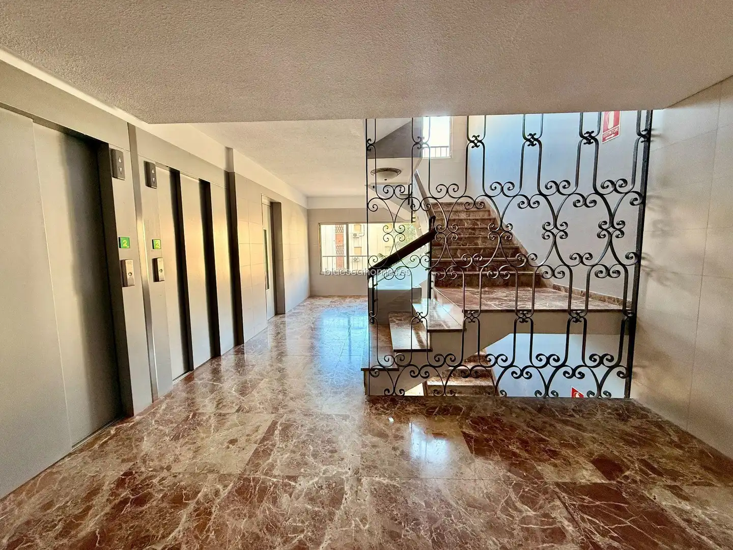 Vivienda con piscina en venta en Avenida MANUEL MENA PALMA Edif. Maite III, imagen 22