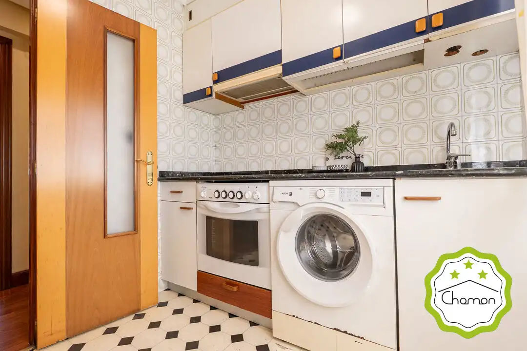 Cocina de Piso en venta en Bilbao  con Calefacción, Jardín privado y Amueblado