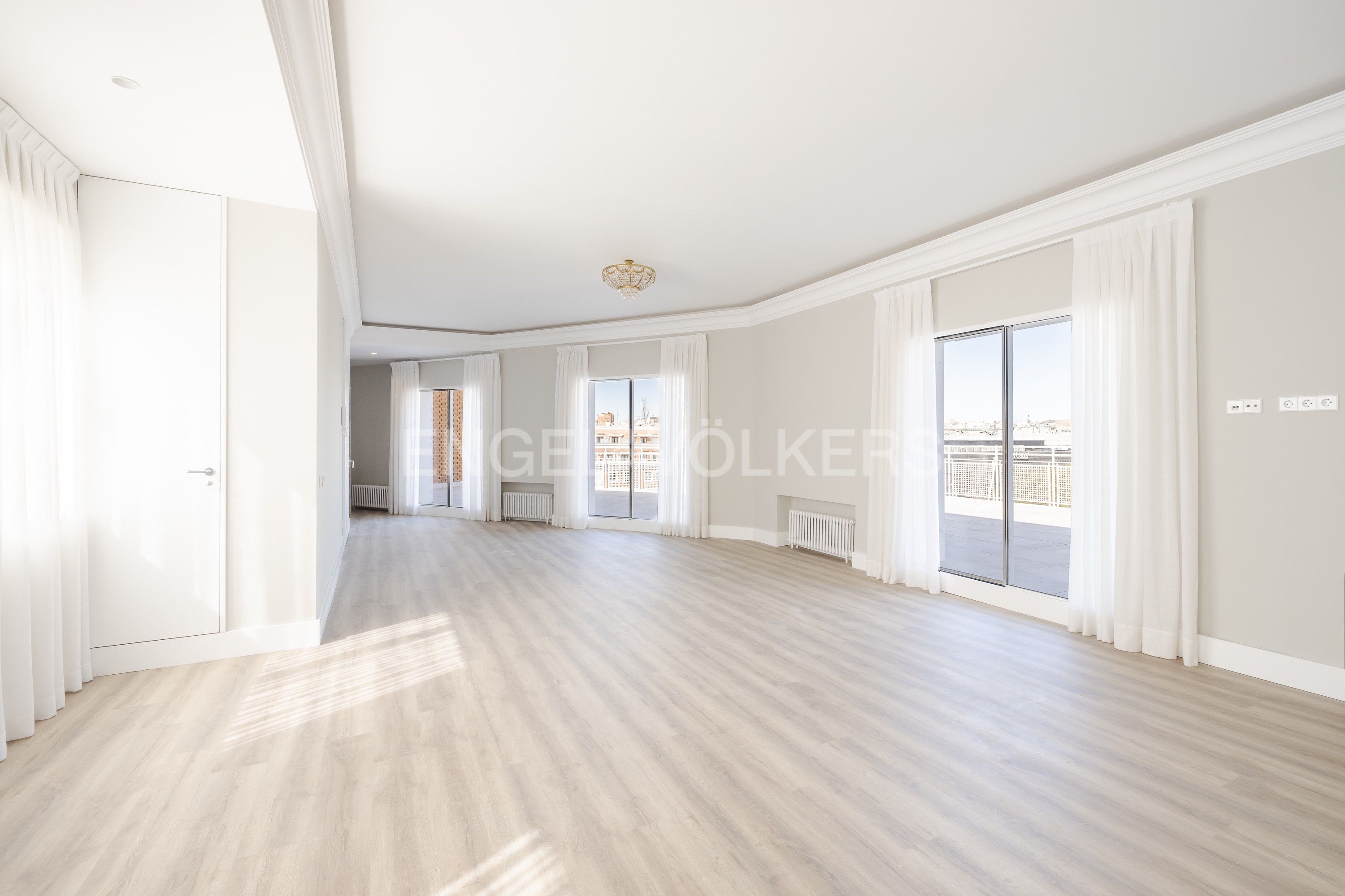 Exterior view of Attic to rent in  Madrid Capital  with Air Conditioner, Heating and Terrace