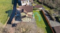 Vista exterior de Casa o xalet en venda en Oviedo  amb Calefacció, Jardí privat i Parquet