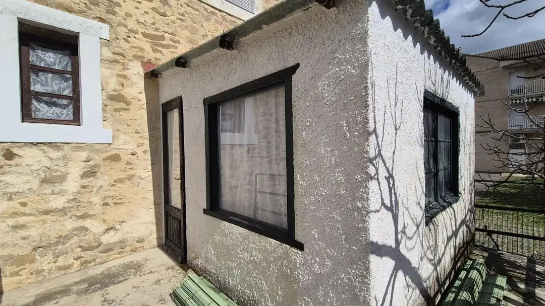 Außenansicht von Haus oder Chalet zum Verkauf in Puente la Reina / Gares mit Privatgarten, Terrasse und Möbliert