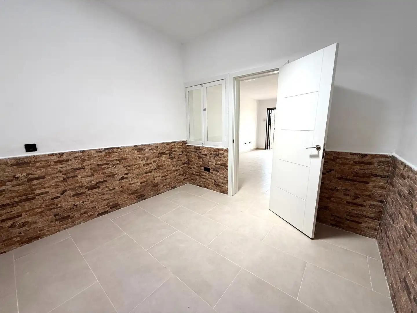Wohnung zum Verkauf in Antigua mit Privatgarten, Terrasse und Alarm