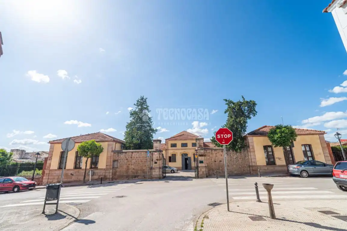 Vista exterior de Casa adosada en venta en Linares con Aire acondicionado y Terraza
