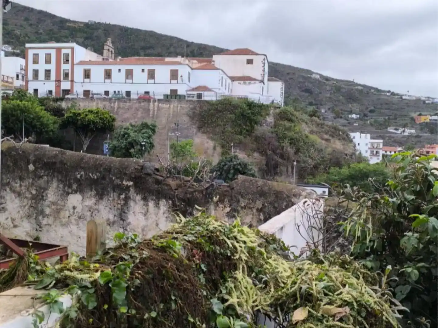 Vista exterior de Casa adosada en venda en Icod de los Vinos amb Balcó