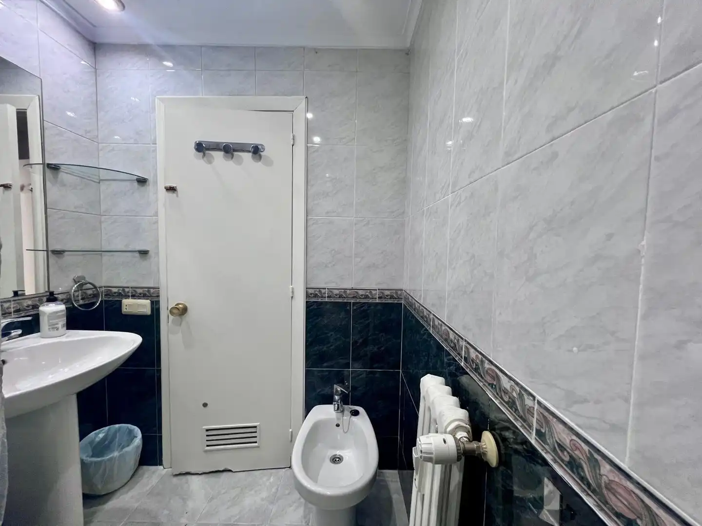 Bathroom of Flat for rent in Oviedo   with Heating and Furnished