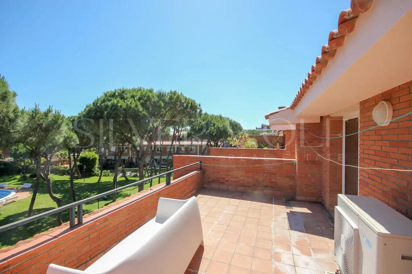 Terrasse von Einfamilien-Reihenhaus zur Miete in Gavà mit Klimaanlage, Heizung und Privatgarten