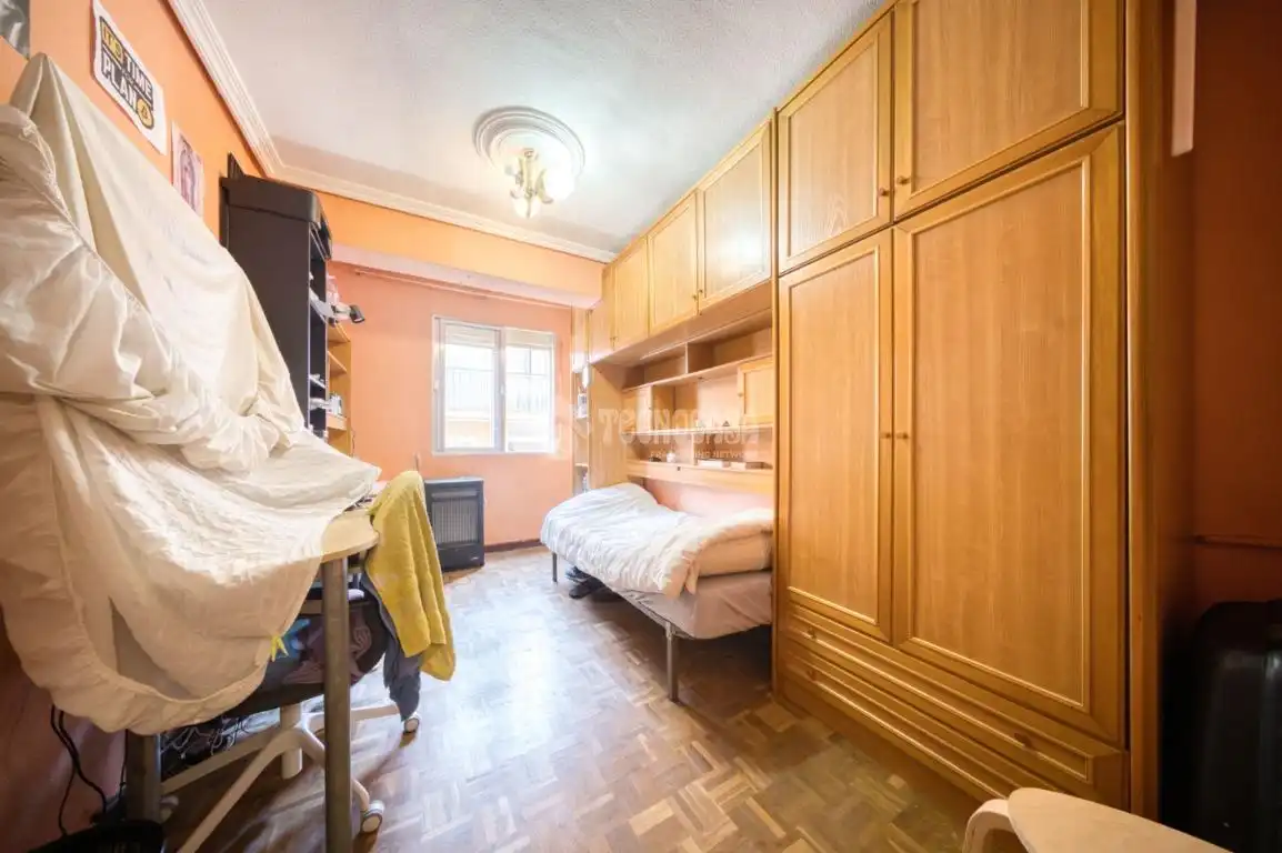 Bedroom of Flat for sale in Valladolid  with Heating, Parquet flooring and Furnished