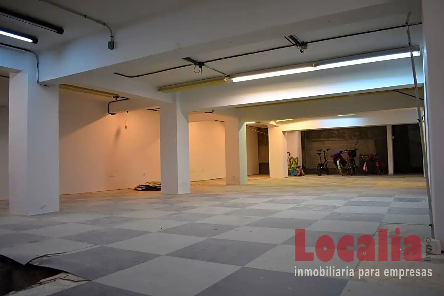 Local comercial en alquiler en Cuatro Caminos, imagen 4