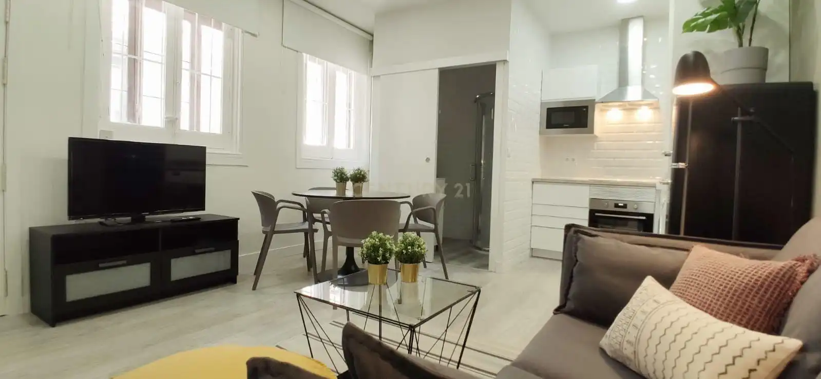 Sala de estar de Apartamento de alquiler en Madrid con Aire acondicionado, Horno y Lavadora