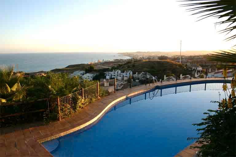 Swimming pool of Duplex to rent in Benalmádena  with Terrace, Furnished and Oven