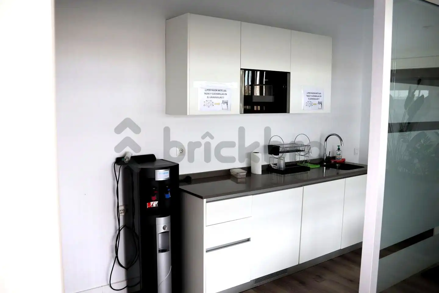 Kitchen of Office for rent in Madrid  with Air Conditioner and Heating