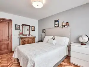 Dormitori de Pis en venda en A Coruña Capital  amb Calefacció, Parquet i Terrassa