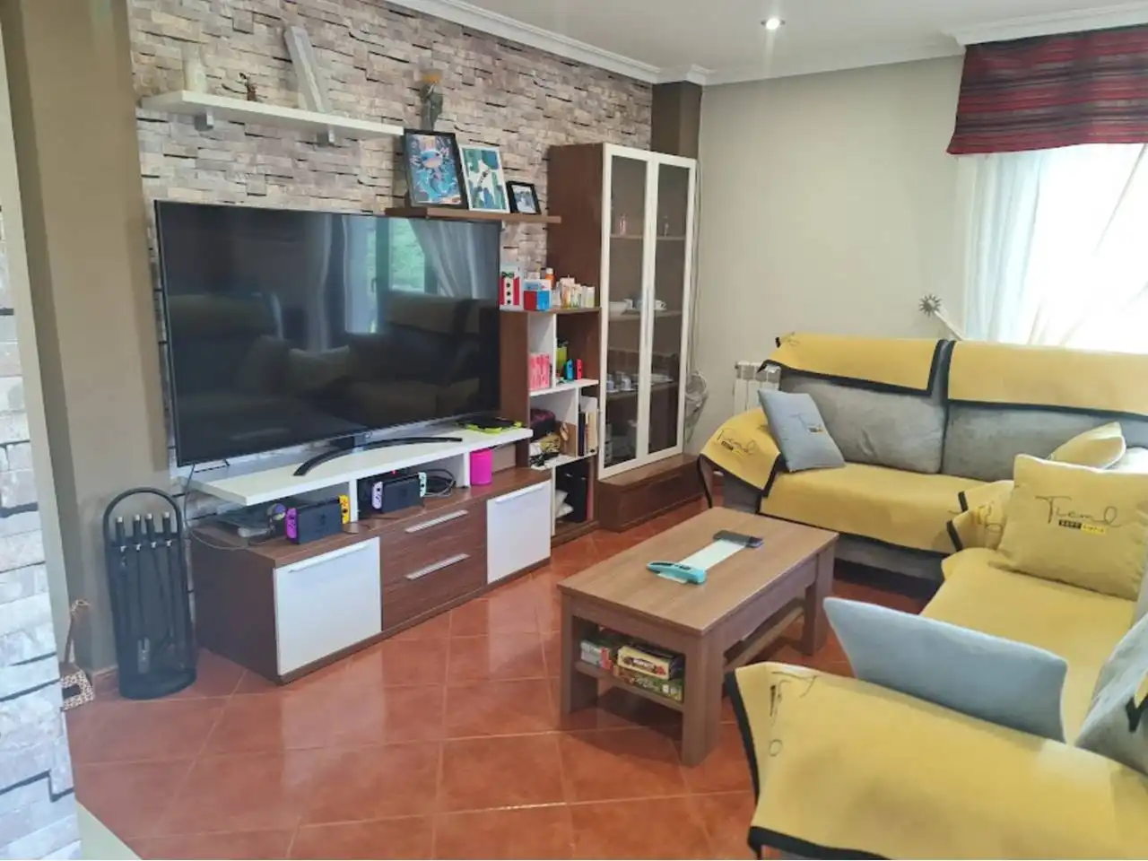 Sala d'estar de Casa o xalet en venda en Sanxenxo amb Calefacció, Jardí privat i Parquet