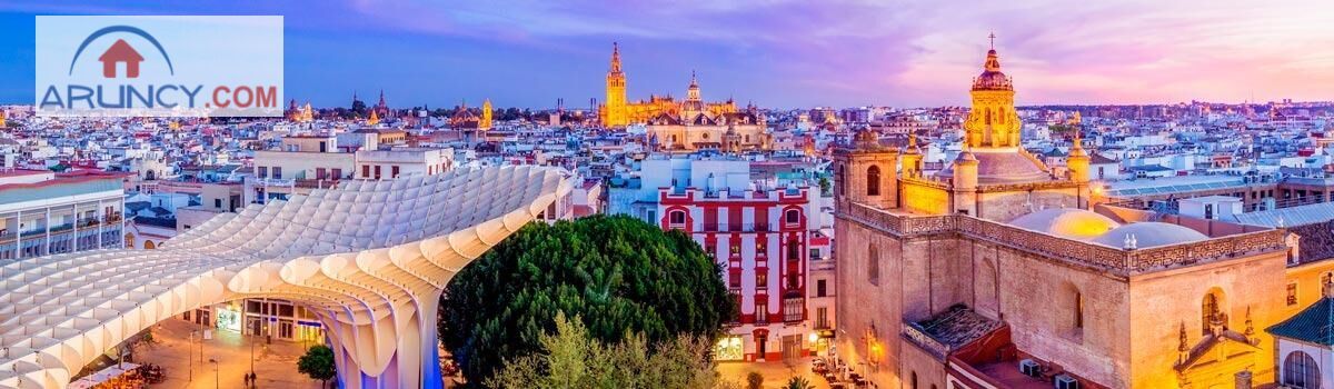 Vista exterior de Edifici en venda en  Sevilla Capital