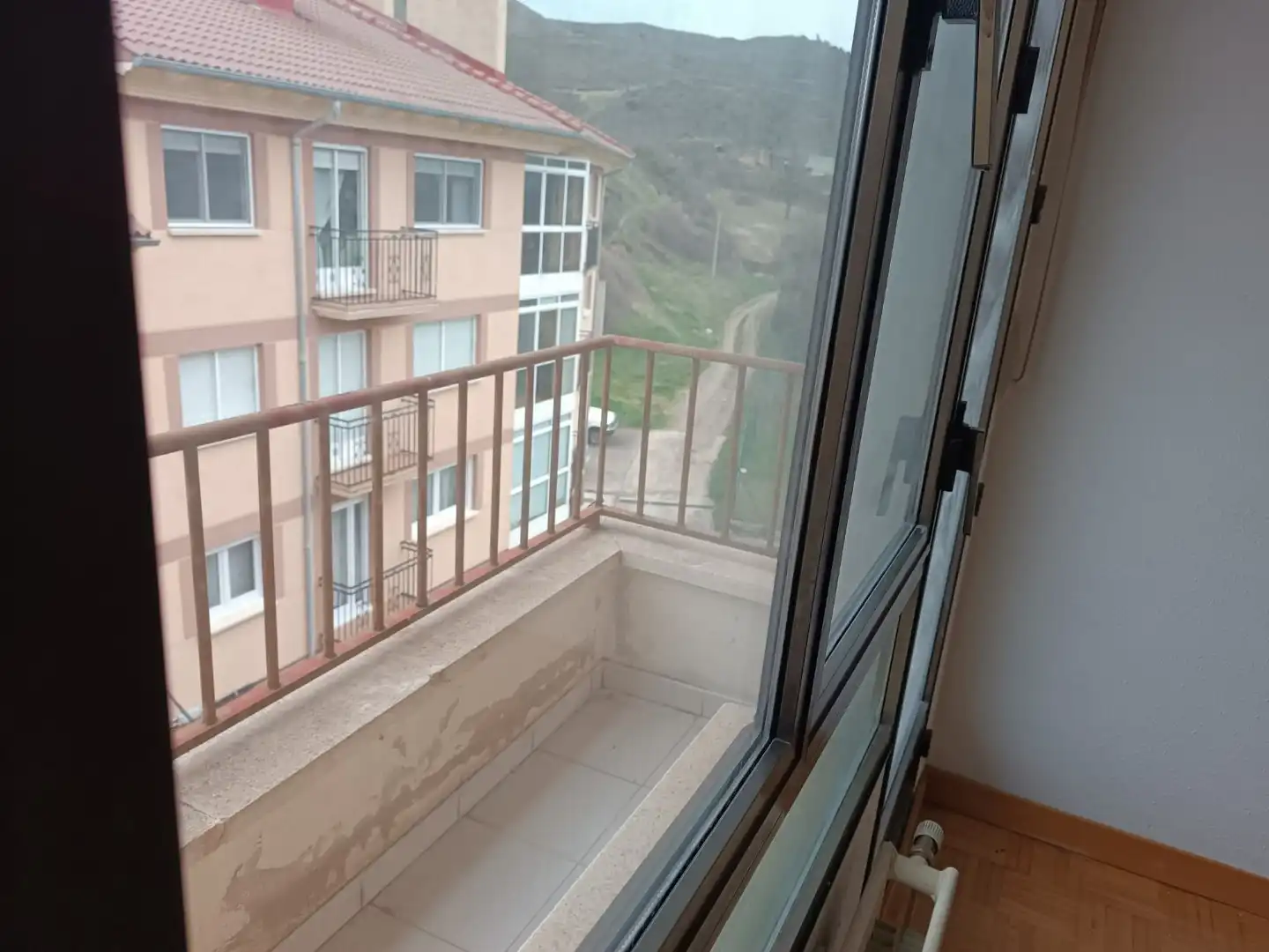 Terraza de Piso en venta en Pradoluengo con Parquet y Terraza