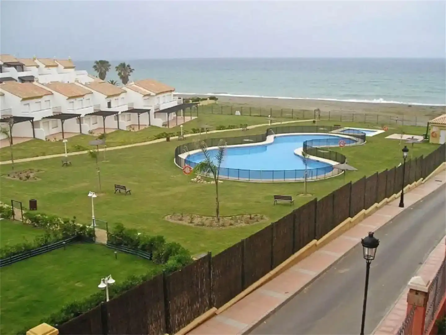 Jardí de Casa adosada en venda en Manilva amb Aire condicionat, Piscina i Balcó