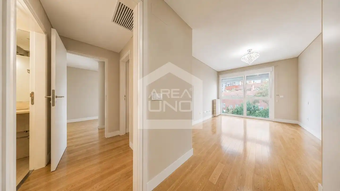 Vista exterior de Piso en venta en Madrid con Aire acondicionado, Calefacción y Trastero