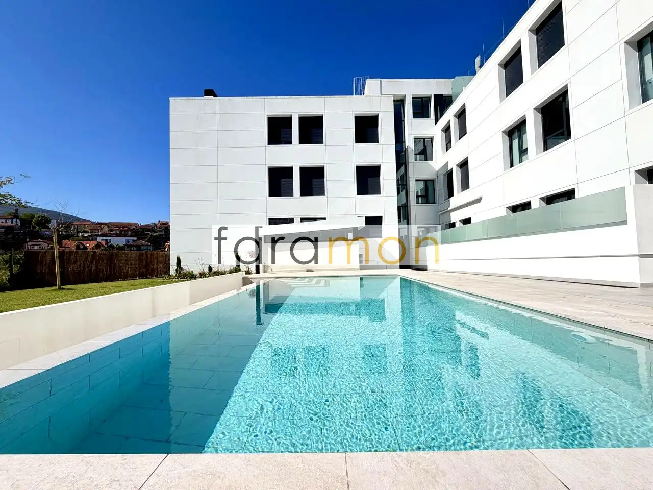 Schwimmbecken von Wohnung zum Verkauf in Vigo  mit Heizung, Terrasse und Abstellraum