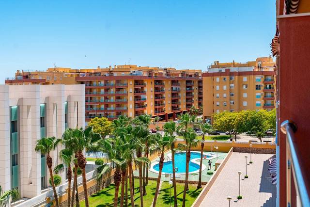 Apartamento en Alquiler en  JOSE AMAT BENAVIDES (R) en Roquetas Pueblo