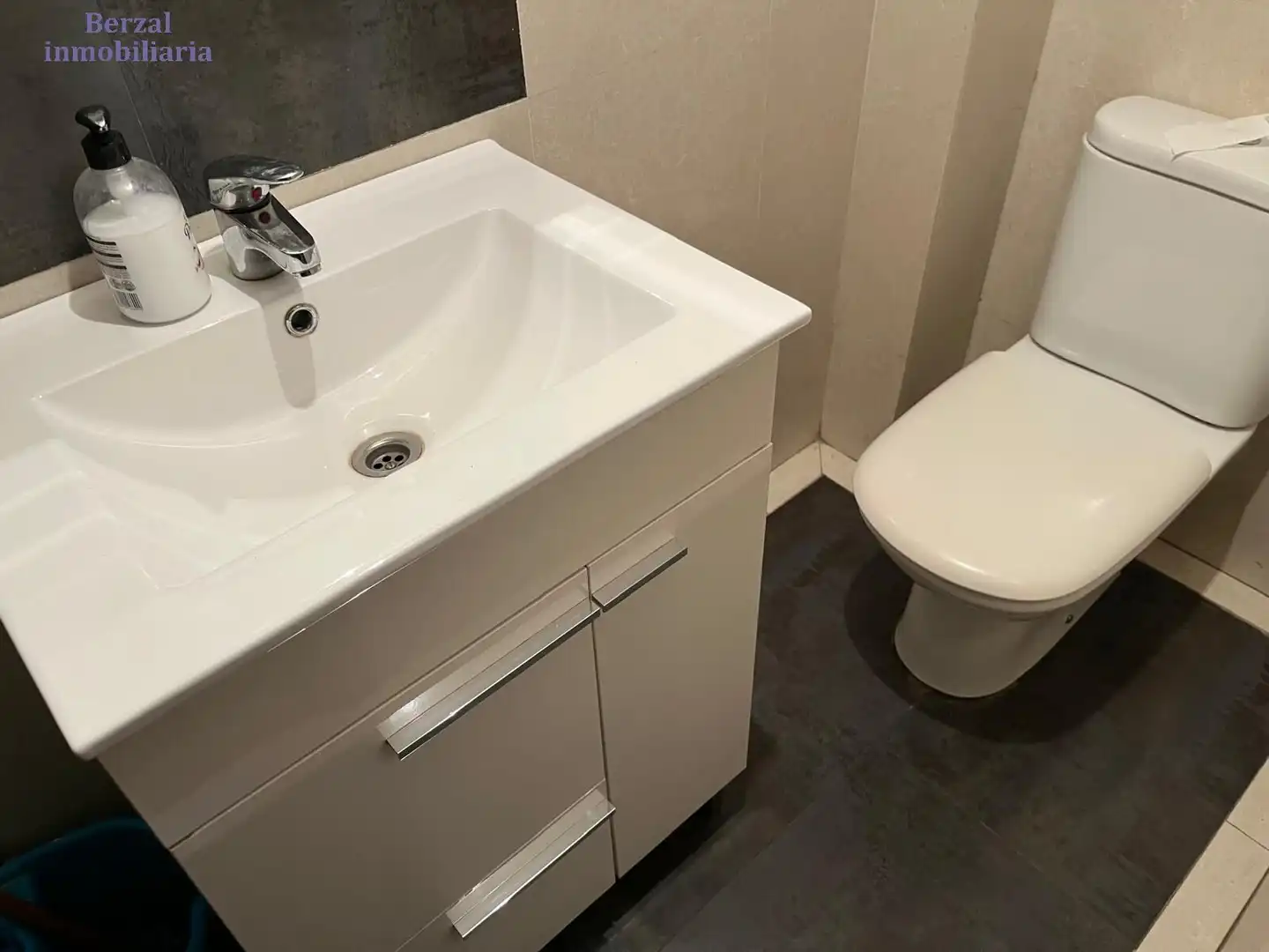 Baño de Piso en venta en Fuenmayor con Calefacción y Trastero