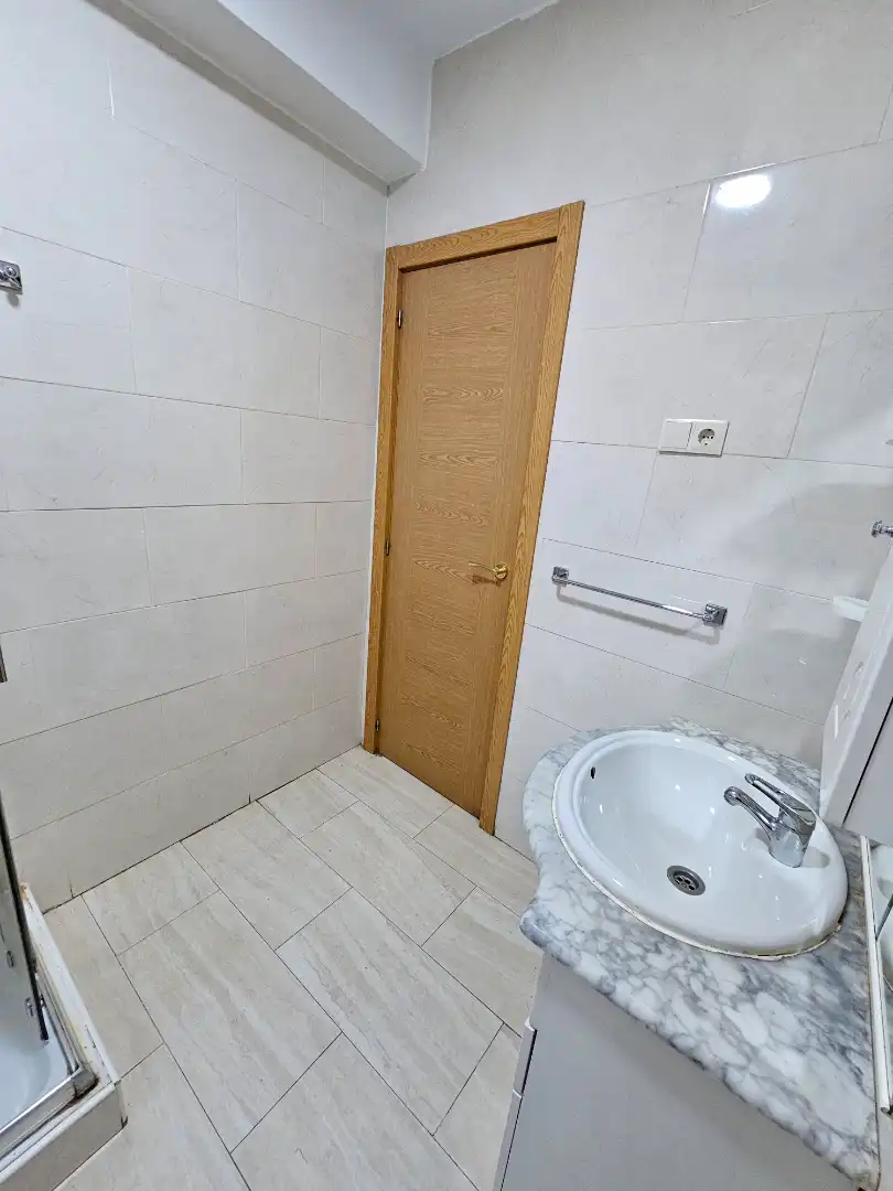 Bathroom of Flat for sale in Granada