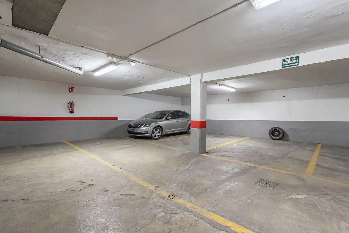Parking of Flat for rent in Granada  with Air Conditioner, Heating and Terrace