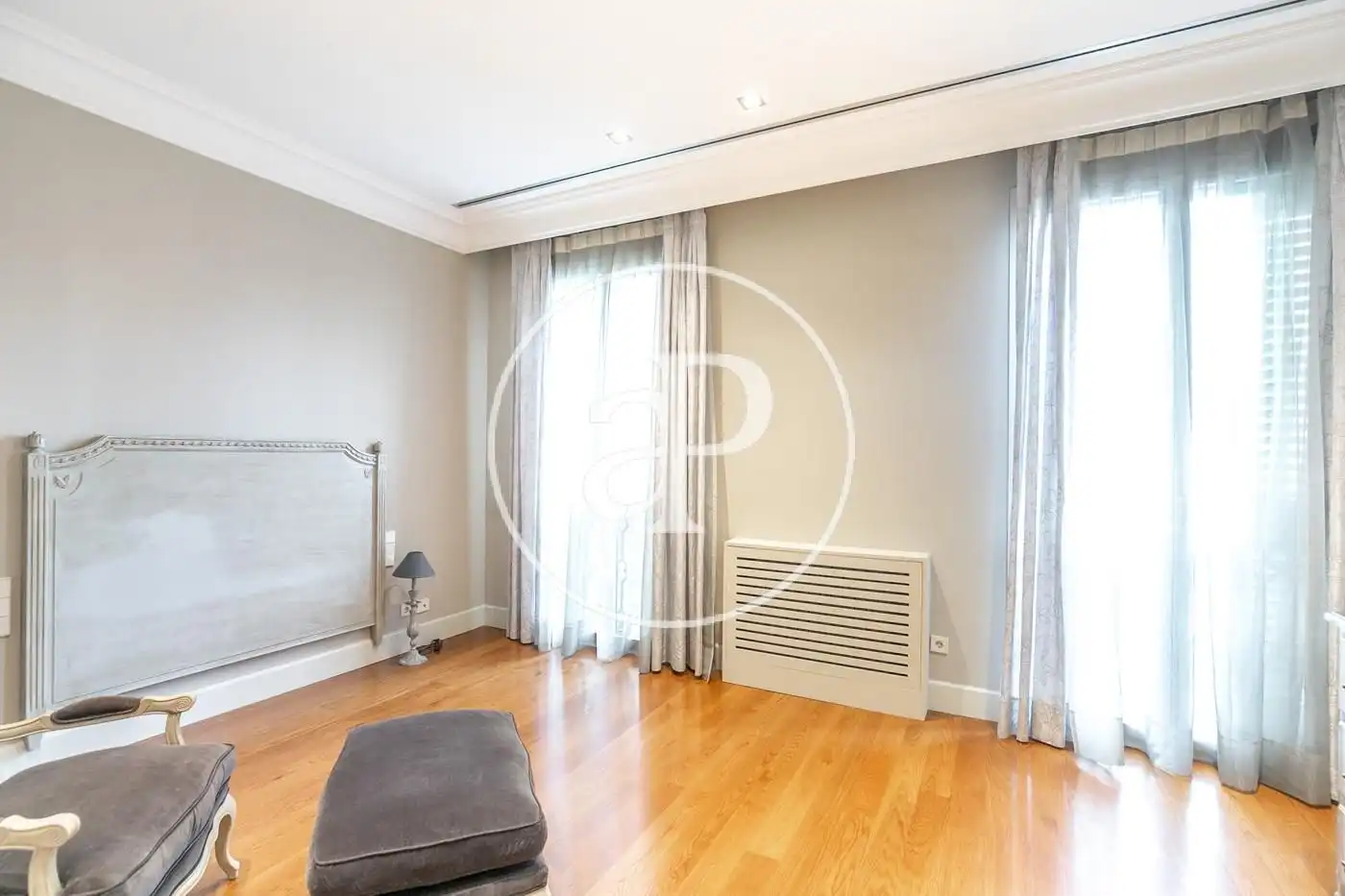 Schlafzimmer von Wohnung zum Verkauf in Barcelona mit Klimaanlage, Heizung und Balkon