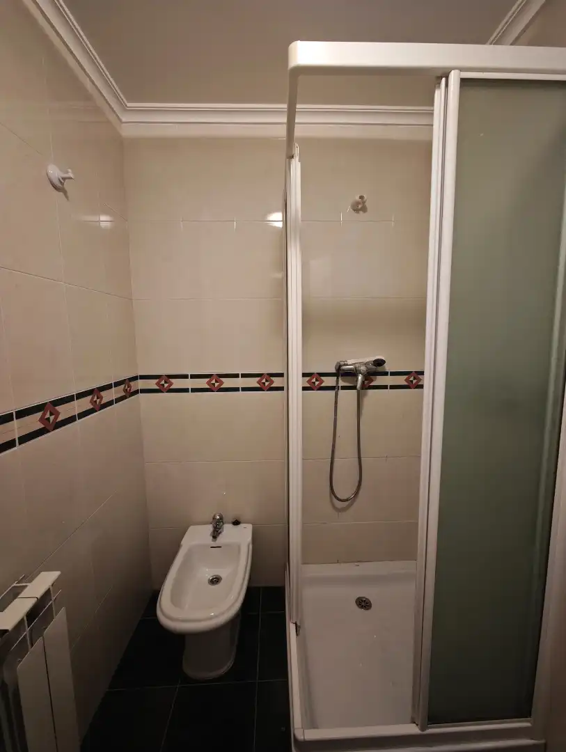 Badezimmer von Wohnung zur Miete in Santander mit Heizung, Möbliert und Ofen