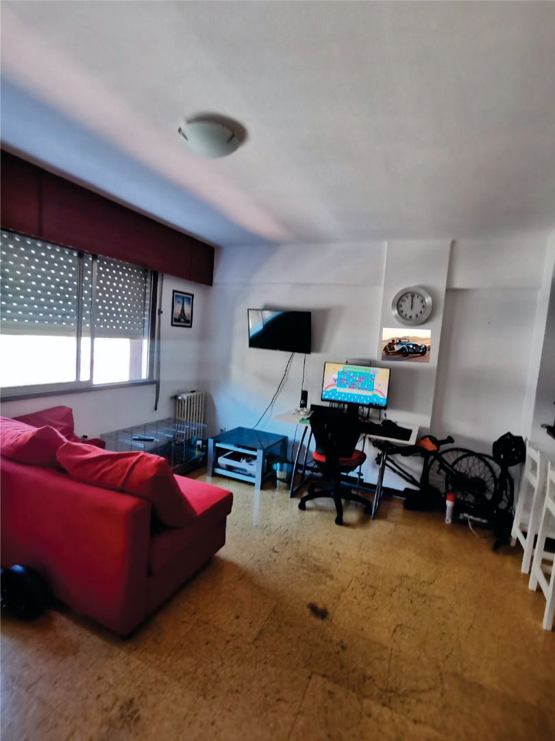 Sala d'estar de Estudi en venda en Vigo  amb Calefacció i Moblat
