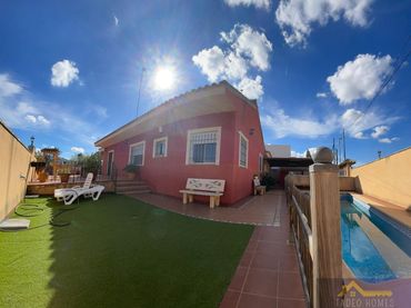 Villa con piscina in vendita a A s/n
