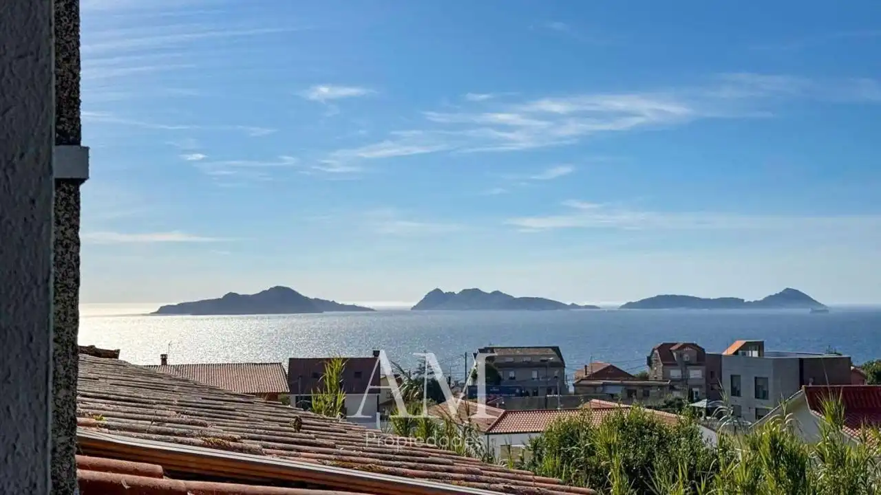 Vista exterior de Casa o xalet en venda en Vigo  amb Calefacció, Jardí privat i Terrassa