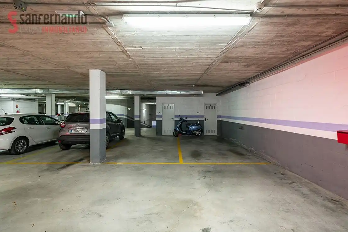 Parking de Dúplex en venta en Torrelavega  con Calefacción, Trastero y Balcón