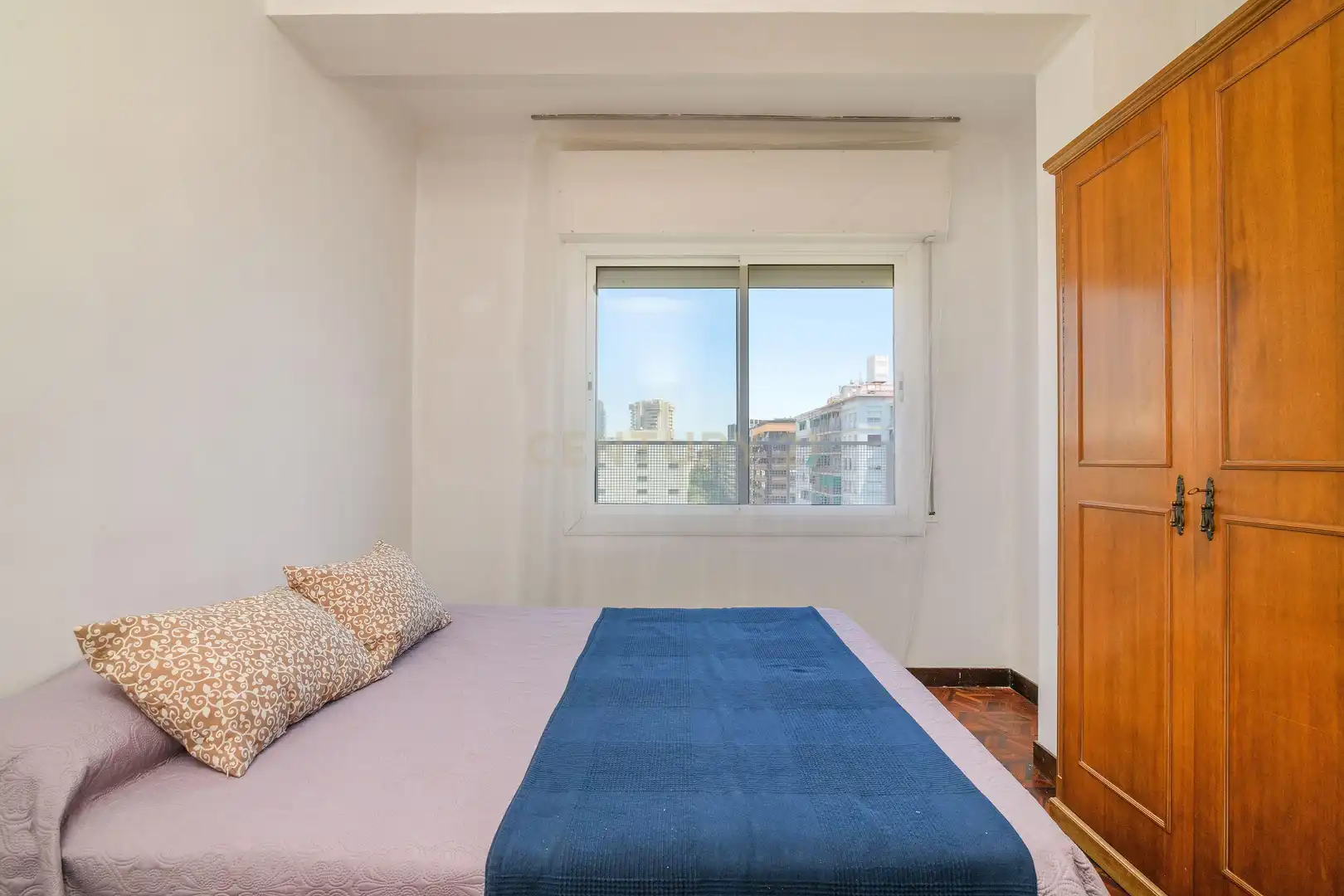 Schlafzimmer von Wohnung zum Verkauf in Barcelona mit Klimaanlage, Ofen und Mikrowelle