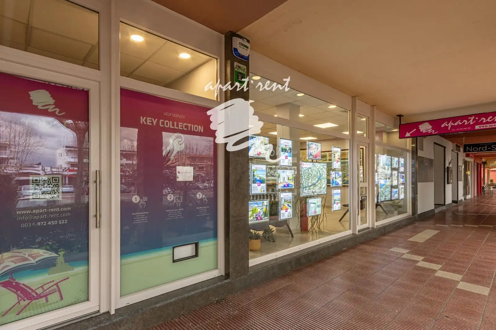 Vista exterior de Pis en venda en Roses amb Calefacció, Terrassa i Traster