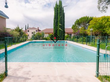 Pis amb piscina en venda a Calle Fornells 22