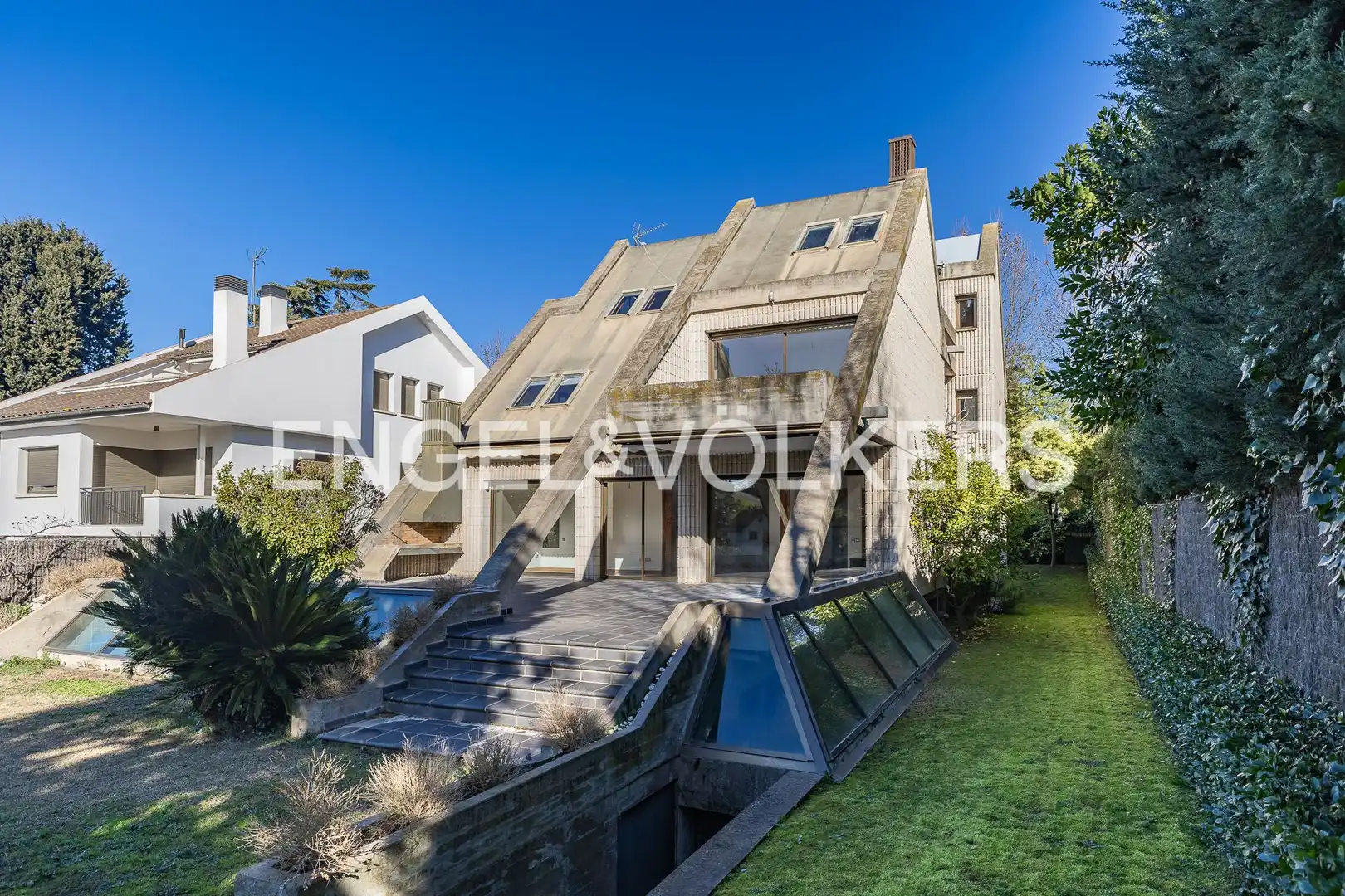 Vista exterior de Casa o chalet de alquiler en Sant Cugat del Vallès con Calefacción, Jardín privado y Parquet