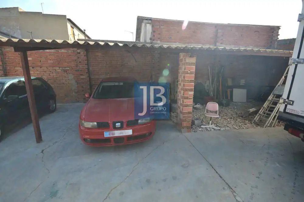 Parkplatz von Fabrikhallen zum Verkauf in Rotglà i Corbera